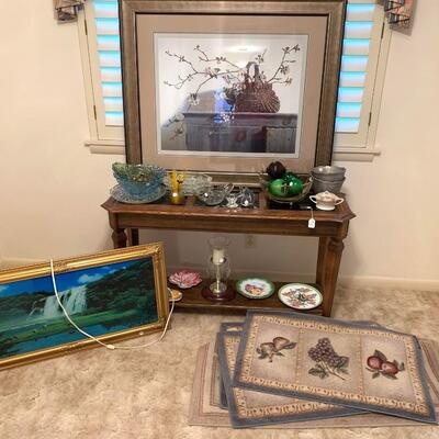 Lot 9: Couch/entry way table & more