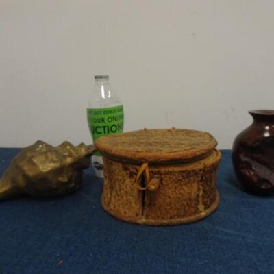 LOT 216. HOME DECOR