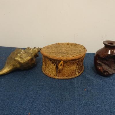 LOT 216. HOME DECOR