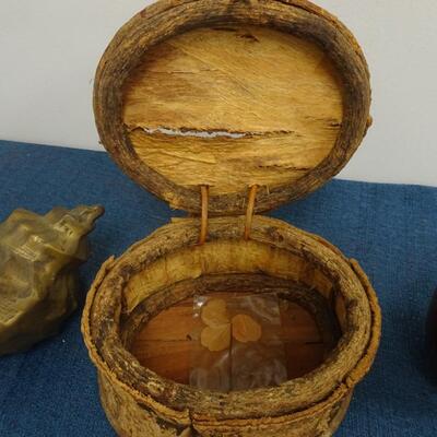 LOT 216. HOME DECOR