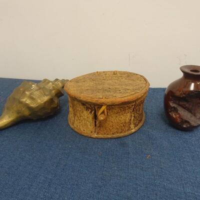 LOT 216. HOME DECOR
