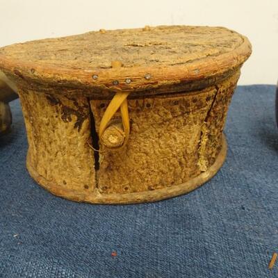 LOT 216. HOME DECOR