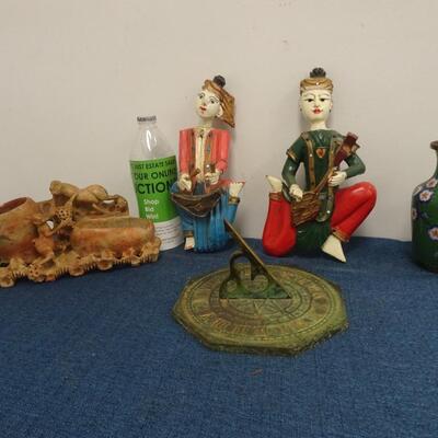 LOT 217. HOME DECOR