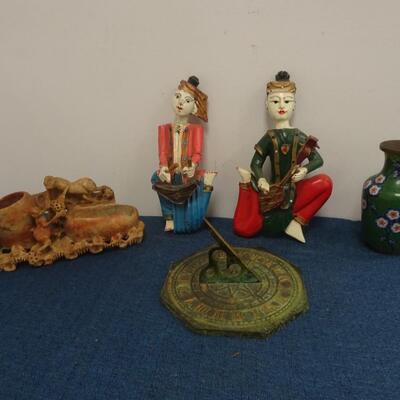 LOT 217. HOME DECOR