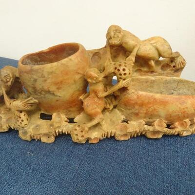 LOT 217. HOME DECOR