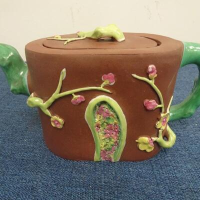 LOT 218. CLAY TEA POT