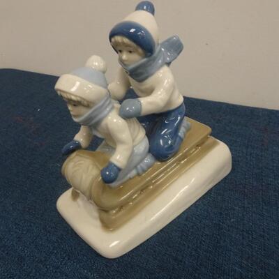 LOT 220 HOLIDAY HOME DECOR