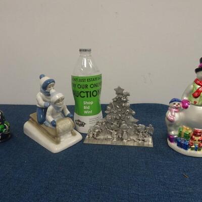 LOT 220 HOLIDAY HOME DECOR