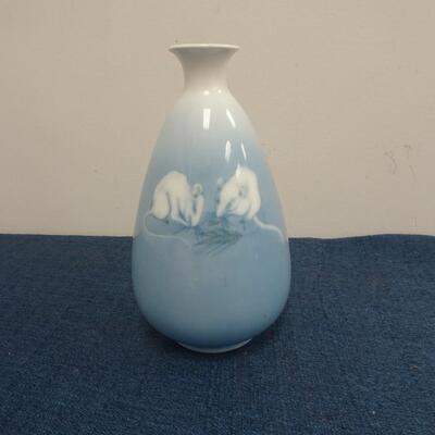 LOT 221. COPENHAGEN MICE VASE