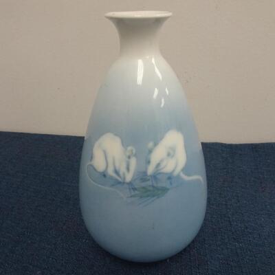 LOT 221. COPENHAGEN MICE VASE