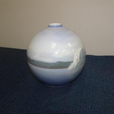 LOT 222. COPENHAGEN VASE