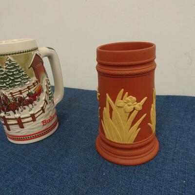 LOT 225 DECORATIVE MUGS