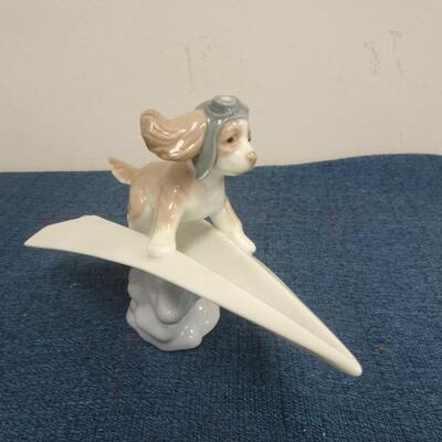 LOT 226. LLADRO FIGURINE
