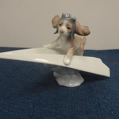 LOT 226. LLADRO FIGURINE