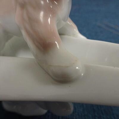LOT 226. LLADRO FIGURINE
