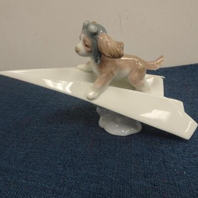 LOT 226. LLADRO FIGURINE