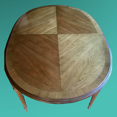 LOT 67:OVAL DINING TABLE/Drexel Heritage