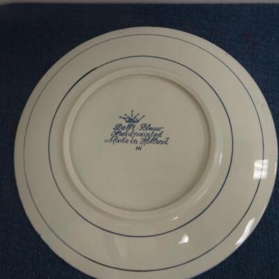 LOT 228. DECORATIVE PLATES