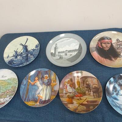 LOT 228. DECORATIVE PLATES