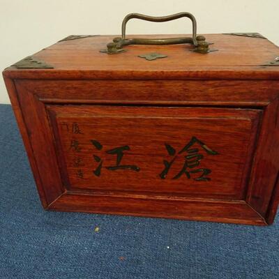 LOT 232 VINTAGE MAHJONG SET