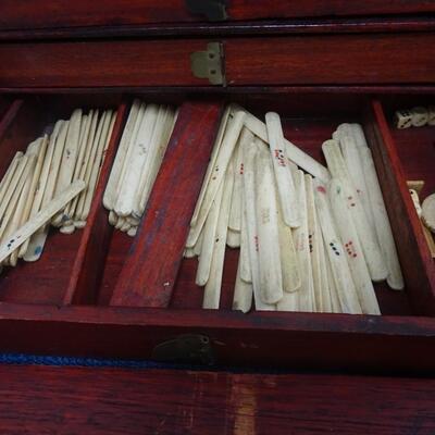 LOT 232 VINTAGE MAHJONG SET