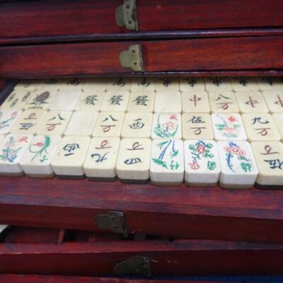 LOT 232 VINTAGE MAHJONG SET