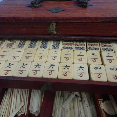 LOT 232 VINTAGE MAHJONG SET