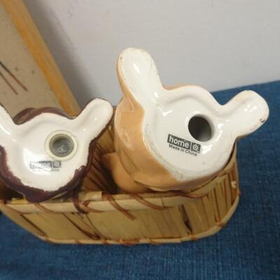 LOT 239. HOME DECOR INCLUDING MONKEY DECOR AND SALT AND PEPPER SHAKERS