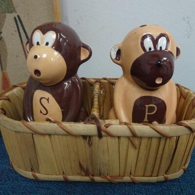 LOT 239. HOME DECOR INCLUDING MONKEY DECOR AND SALT AND PEPPER SHAKERS