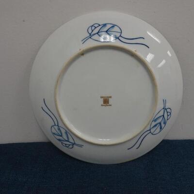 LOT 241. DECORATIVE PLATES