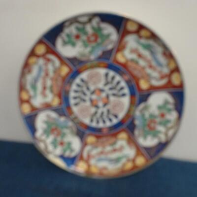 LOT 241. DECORATIVE PLATES