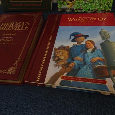 L0T 250. BOOKS