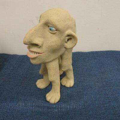 LOT 252. ABSTRACT FIGURINES