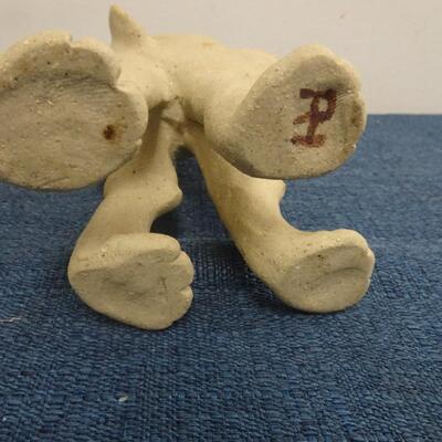LOT 252. ABSTRACT FIGURINES