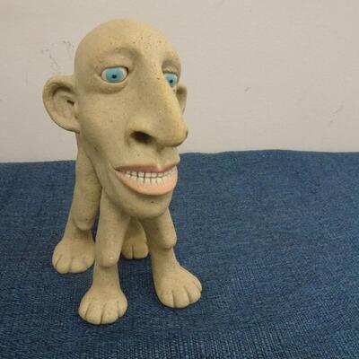 LOT 252. ABSTRACT FIGURINES