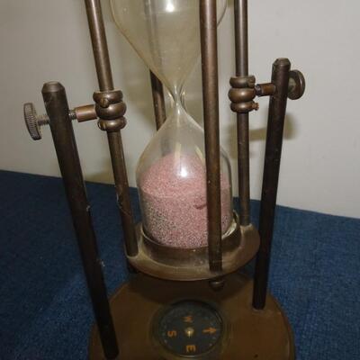LOT 254 HOUR GLASS WITH COMPASS
