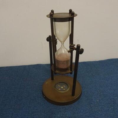LOT 254 HOUR GLASS WITH COMPASS