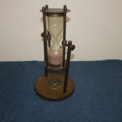 LOT 254 HOUR GLASS WITH COMPASS