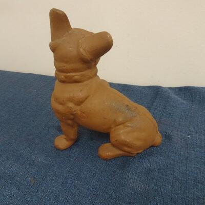 LOT 257. METAL DOG FIGURINE