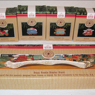 MS 5 piece Hallmark Christmas Ornament Train Set 1991 For Tree or Display