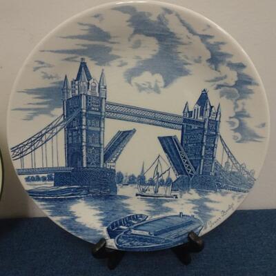 LOT 265.  DECORATIVE PLATES AND GLASSES