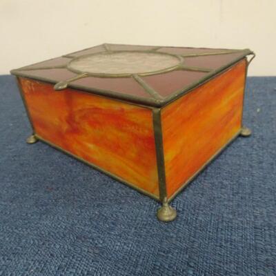 LOT 266. GLASS DOOR KNOB A STAINED GLASS BOX