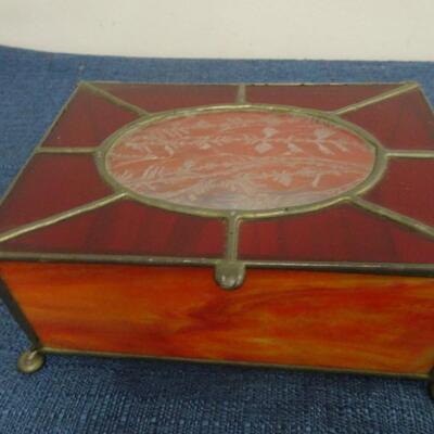 LOT 266. GLASS DOOR KNOB A STAINED GLASS BOX
