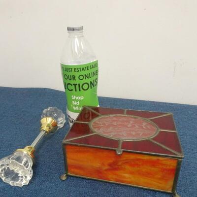 LOT 266. GLASS DOOR KNOB A STAINED GLASS BOX