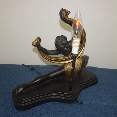 LOT 269. ART DECO STYLE LAMP