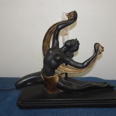 LOT 269. ART DECO STYLE LAMP