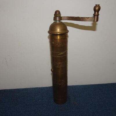 LOT 268. HOME DECOR AND PEPPER GRINDER