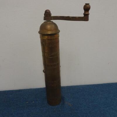 LOT 268. HOME DECOR AND PEPPER GRINDER