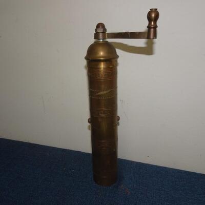 LOT 268. HOME DECOR AND PEPPER GRINDER