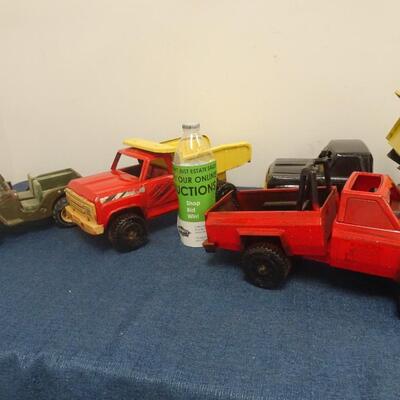 LOT 271. METAL TRUCKS